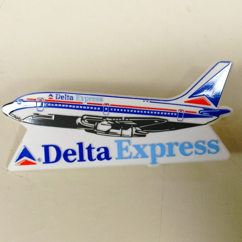 Delta Express Blue and Red Aviation Pin.  Delta Express No Longer Operating RARE